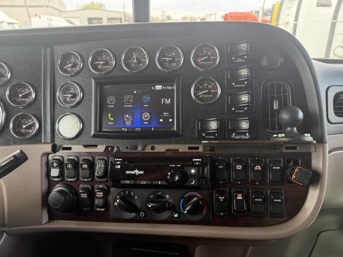 2022 Peterbilt 389 — photo 7