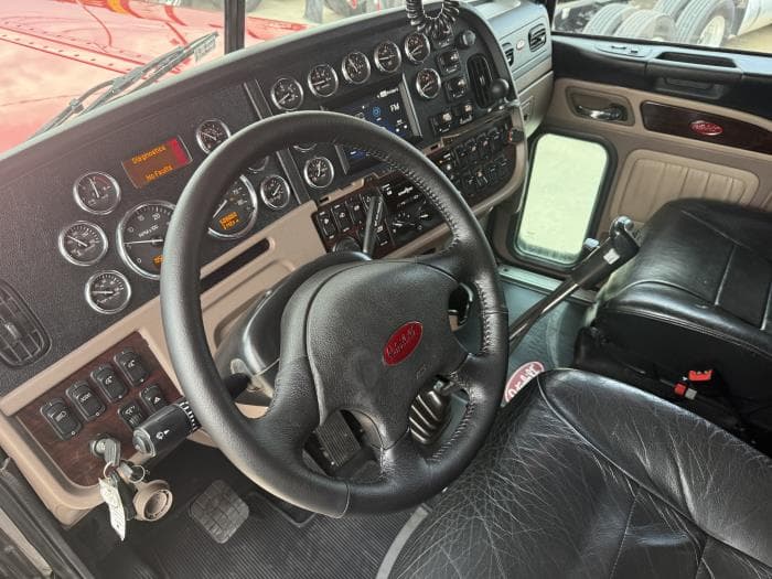 2022 Peterbilt 389 — photo 5