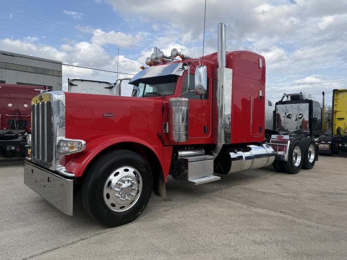 2022 Peterbilt 389 — photo 2