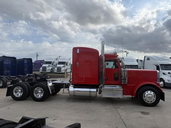 2022 Peterbilt 389 — photo 4
