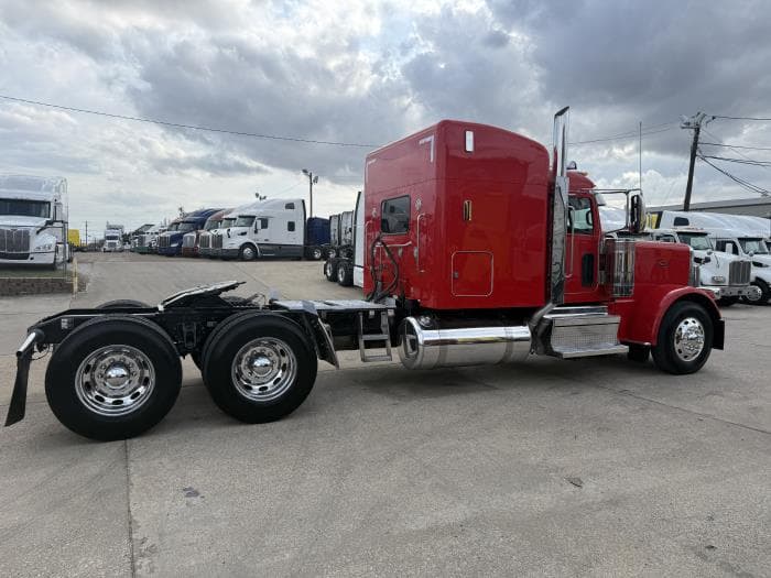 2022 Peterbilt 389 — photo 26