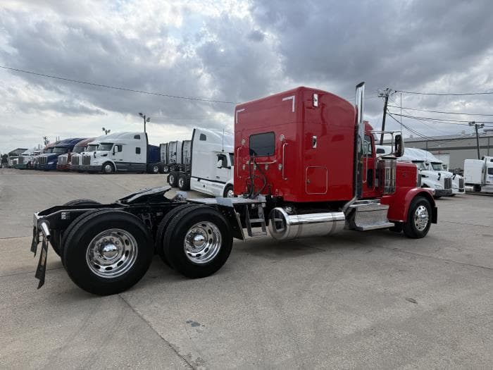 2022 Peterbilt 389 — photo 27