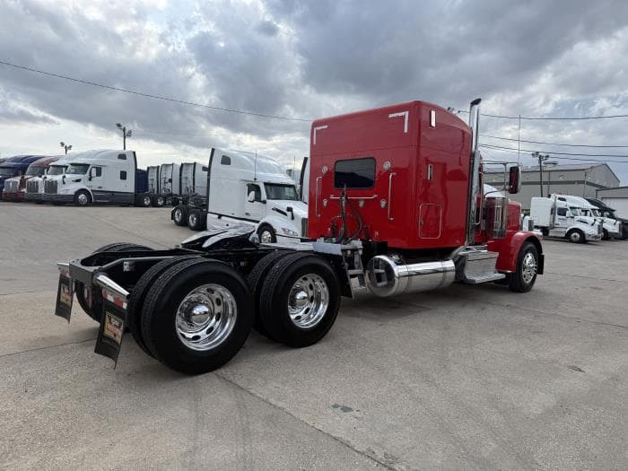 2022 Peterbilt 389 — photo 28
