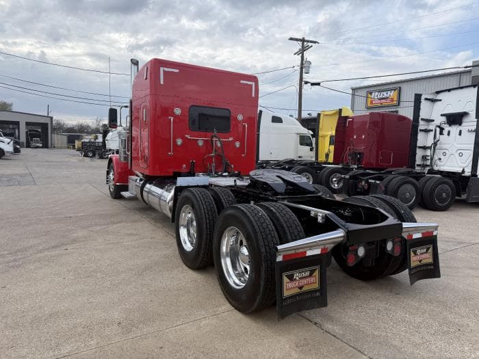 2022 Peterbilt 389 — photo 3
