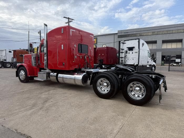2022 Peterbilt 389 — photo 35