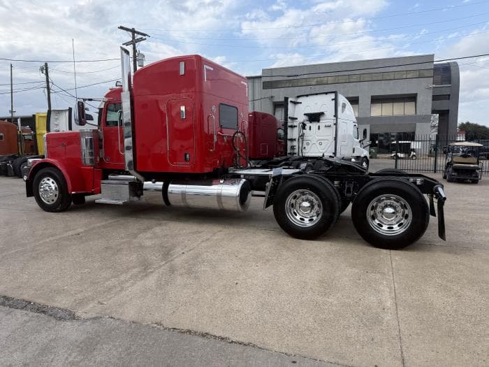 2022 Peterbilt 389 — photo 36