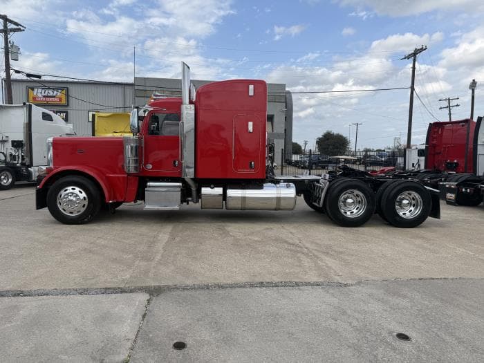 2022 Peterbilt 389 — photo 39
