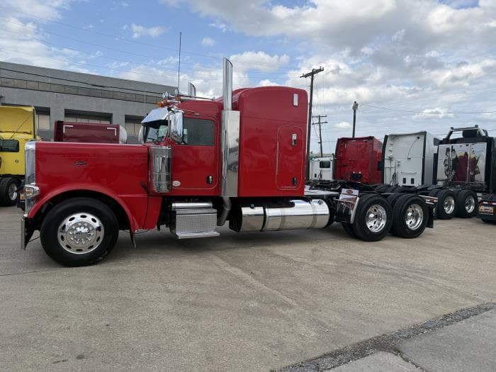 2022 Peterbilt 389 — photo 41