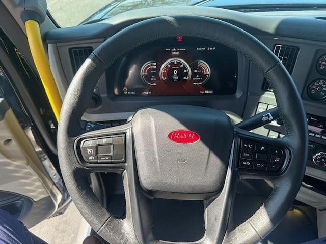 2027 Peterbilt 567 — photo 12