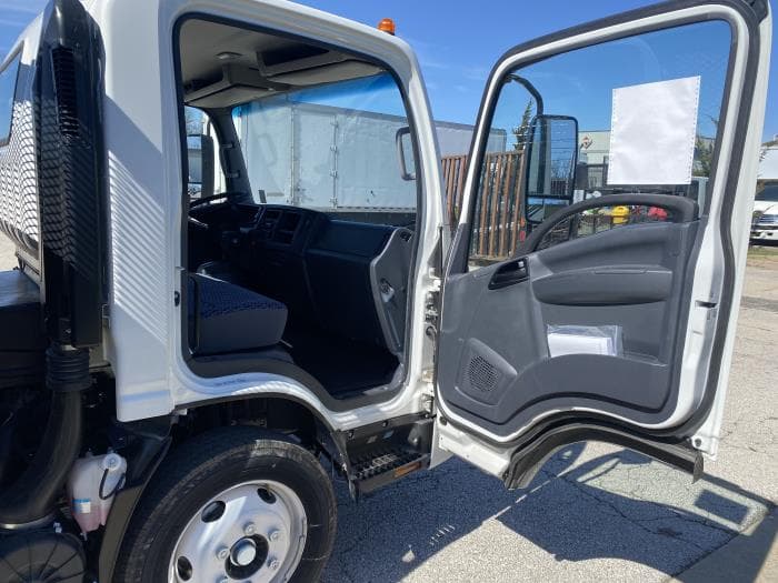 2025 Isuzu NRR — photo 13