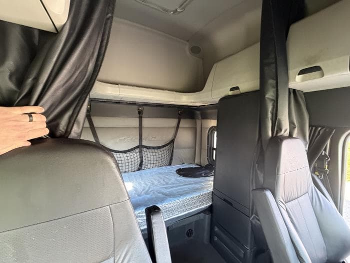 2020 Freightliner Cascadia — photo 18