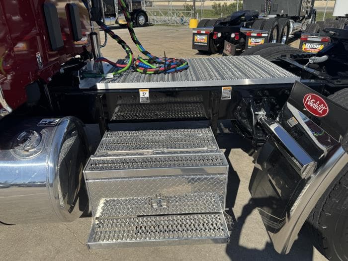 2027 Peterbilt 589 — photo 6