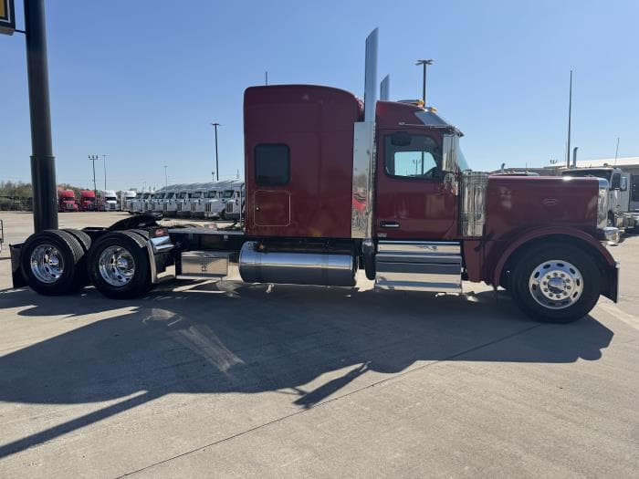 2027 Peterbilt 589 — photo 10
