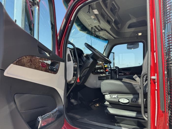 2027 Peterbilt 589 — photo 14