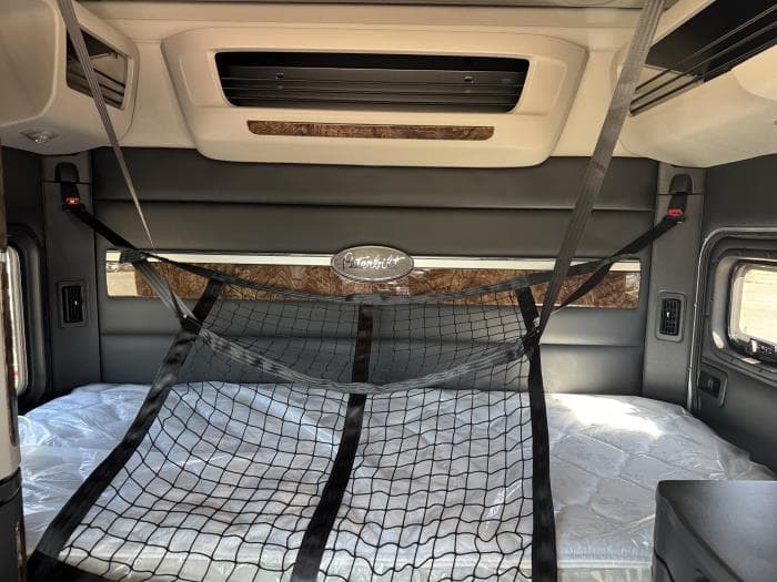 2027 Peterbilt 589 — photo 16