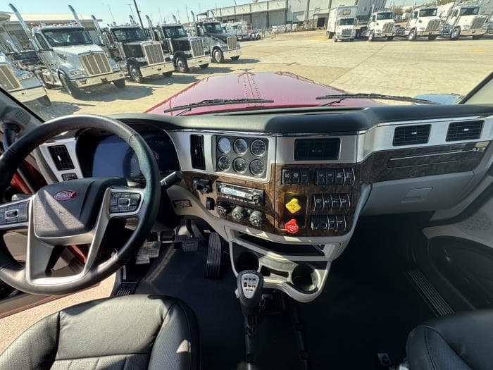 2027 Peterbilt 589 — photo 21