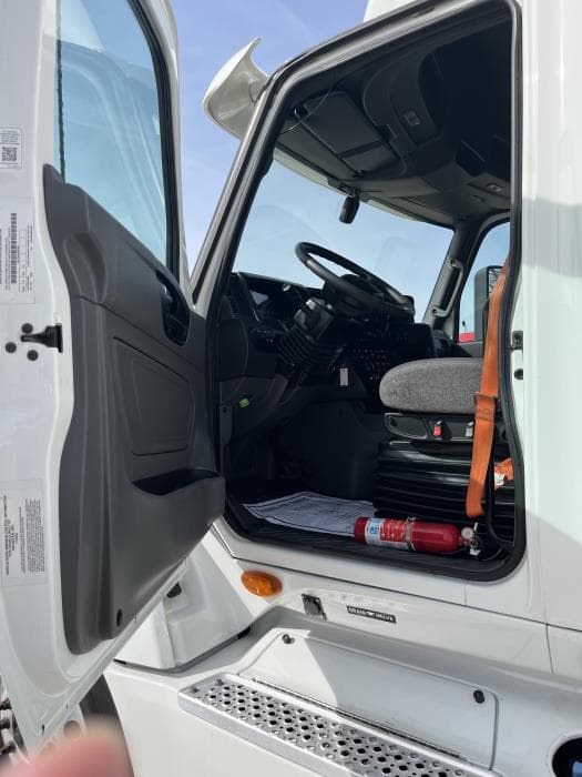 2023 International LT — photo 9