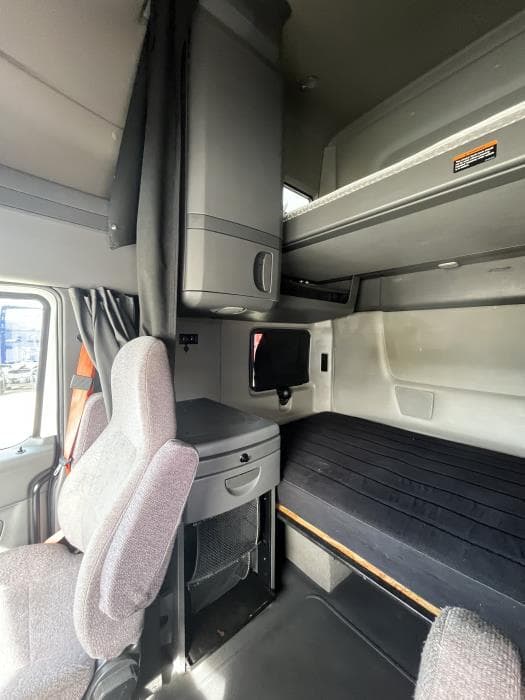 2023 International LT — photo 16