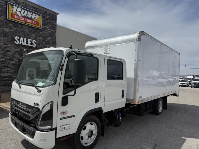 2026 Isuzu NPR — photo 2