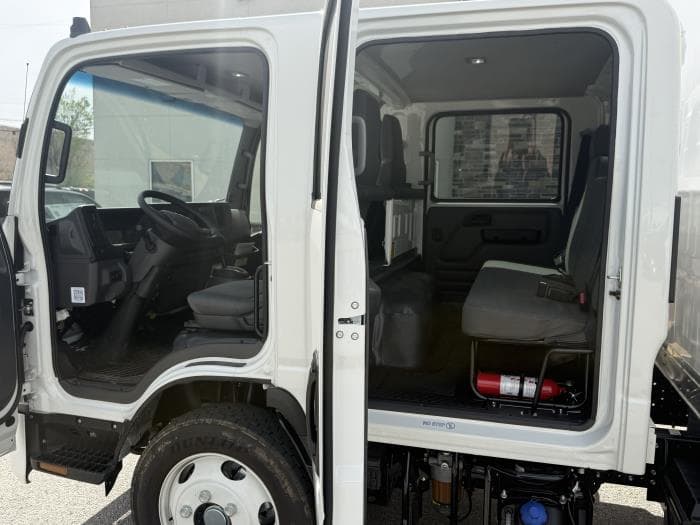 2026 Isuzu NPR — photo 10