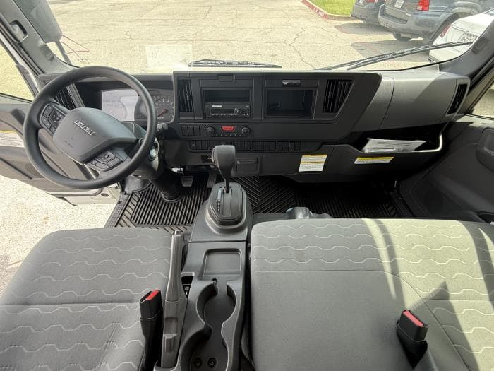 2026 Isuzu NPR — photo 13