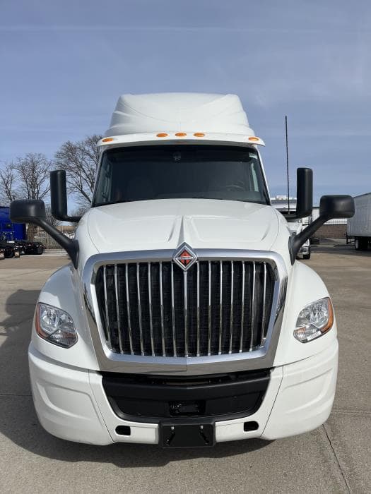 2023 International LT — photo 6