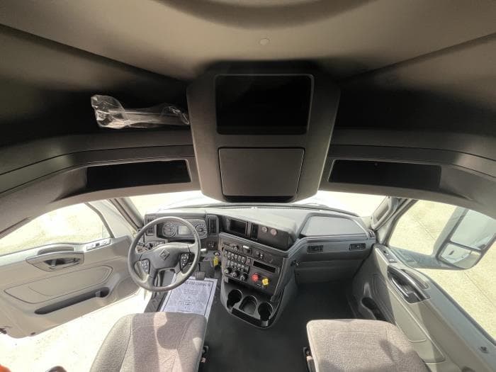 2023 International LT — photo 17