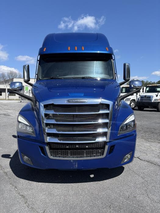 2023 Freightliner Cascadia — photo 8