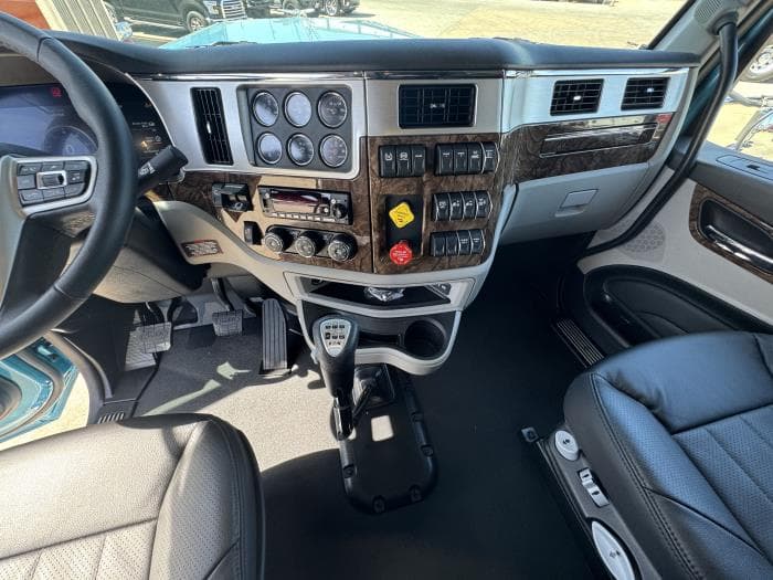 2027 Peterbilt 589 — photo 20