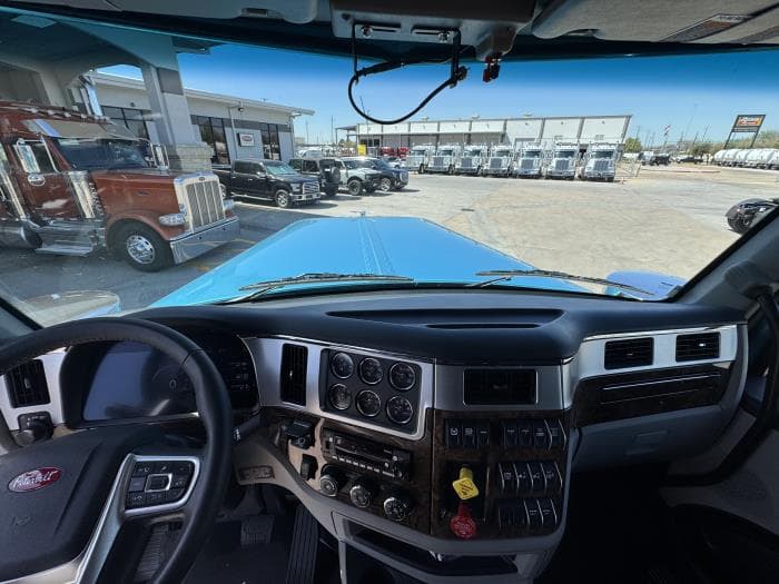 2027 Peterbilt 589 — photo 21