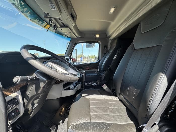 2027 Peterbilt 589 — photo 12