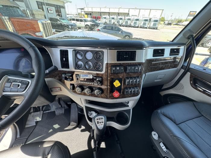 2027 Peterbilt 589 — photo 17