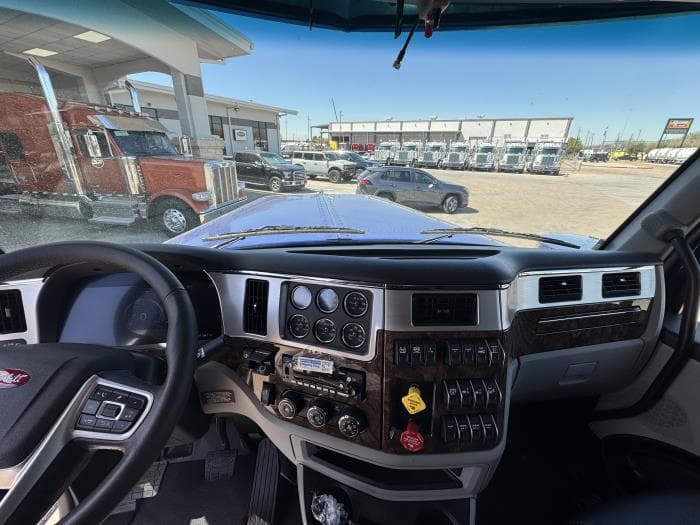 2027 Peterbilt 589 — photo 19