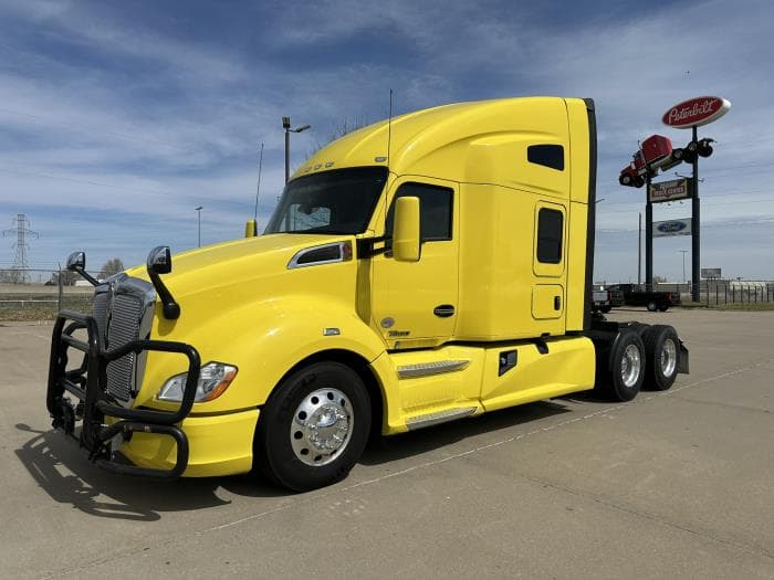 2021 Kenworth T680 — photo 2