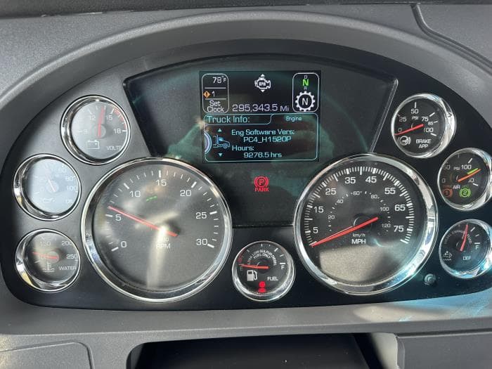 2021 Kenworth T680 — photo 15