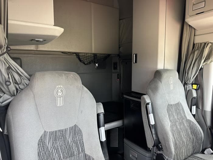 2021 Kenworth T680 — photo 11