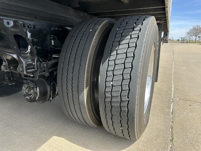 2020 Peterbilt 337 — photo 18