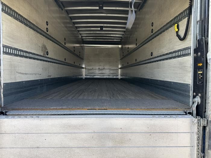 2020 Peterbilt 337 — photo 15