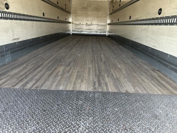 2020 Peterbilt 337 — photo 16