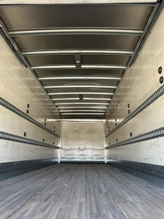 2020 Peterbilt 337 — photo 17