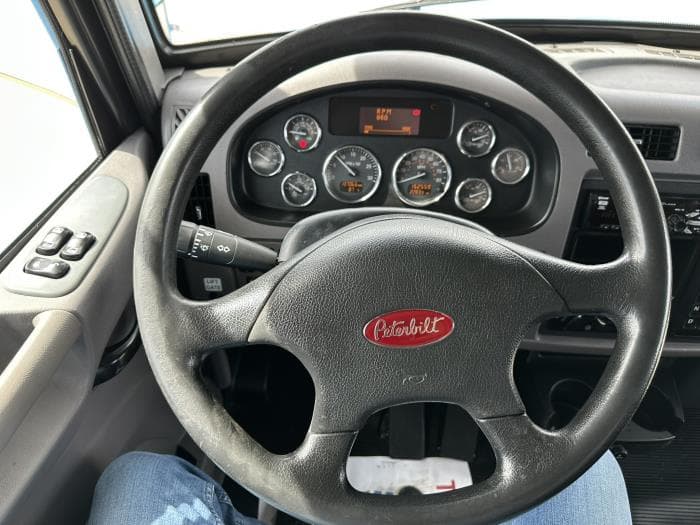 2020 Peterbilt 337 — photo 11