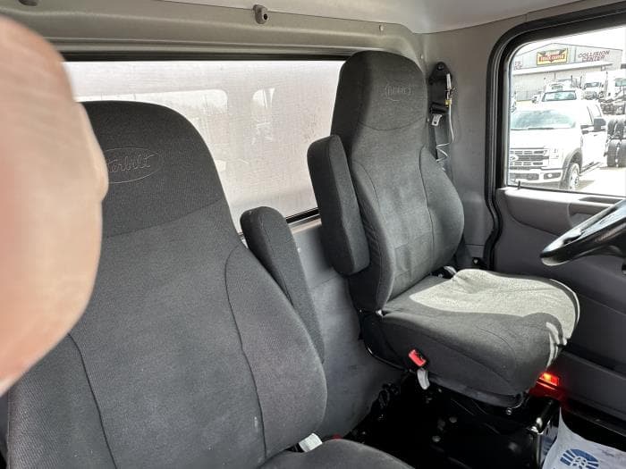 2020 Peterbilt 337 — photo 14