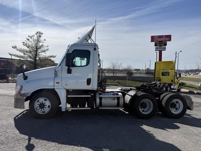 2019 Freightliner Cascadia — photo 5
