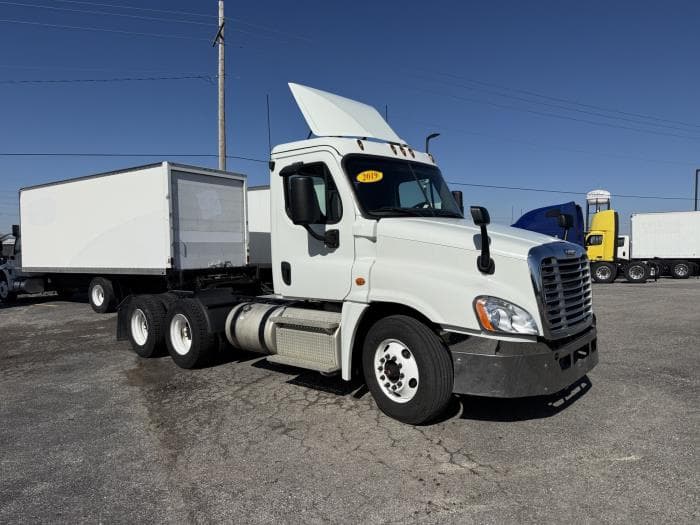 2019 Freightliner Cascadia — photo 11