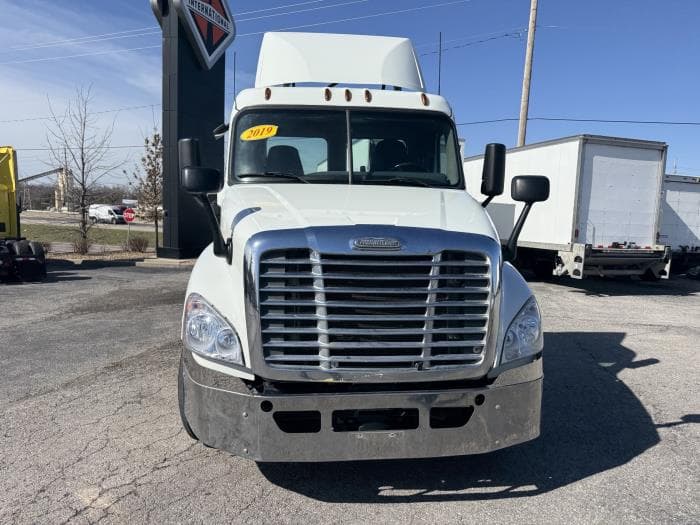 2019 Freightliner Cascadia — photo 12