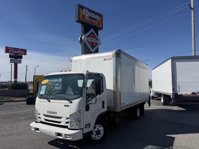 2018 Isuzu NPR — photo 2