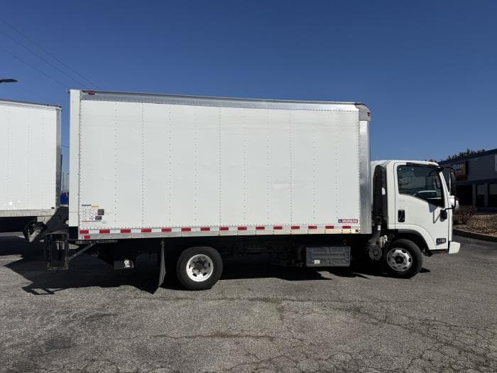 2018 Isuzu NPR — photo 9