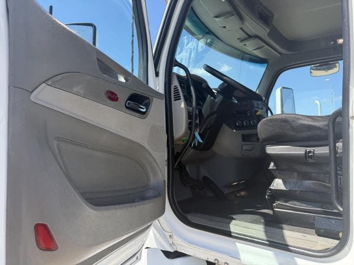 2019 Peterbilt 579 — photo 24