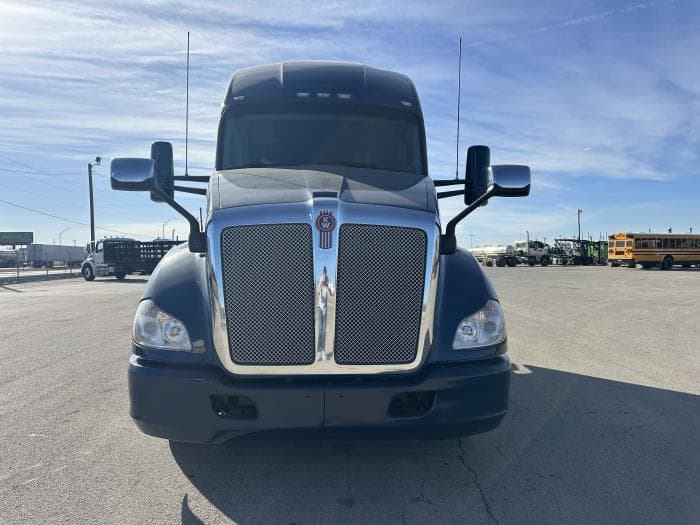 2020 Kenworth T680 — photo 4