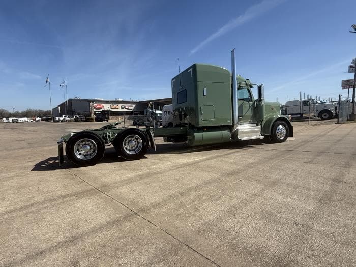 2027 Peterbilt 589 — photo 13